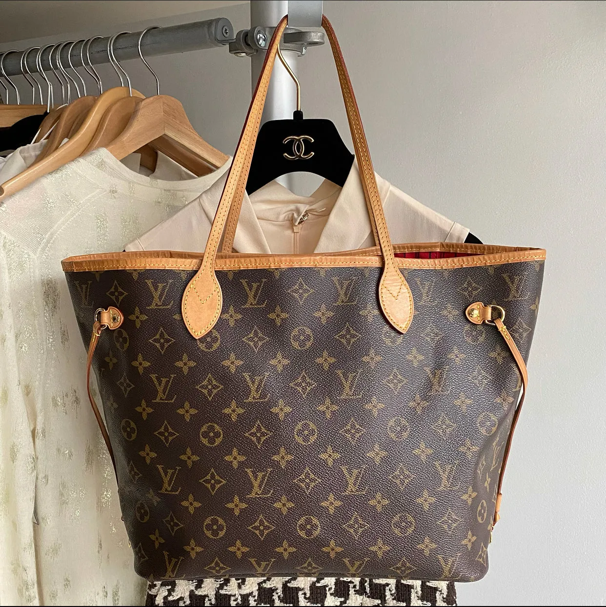 Louis Vuitton Monogram Neverfull MM Tote Bag